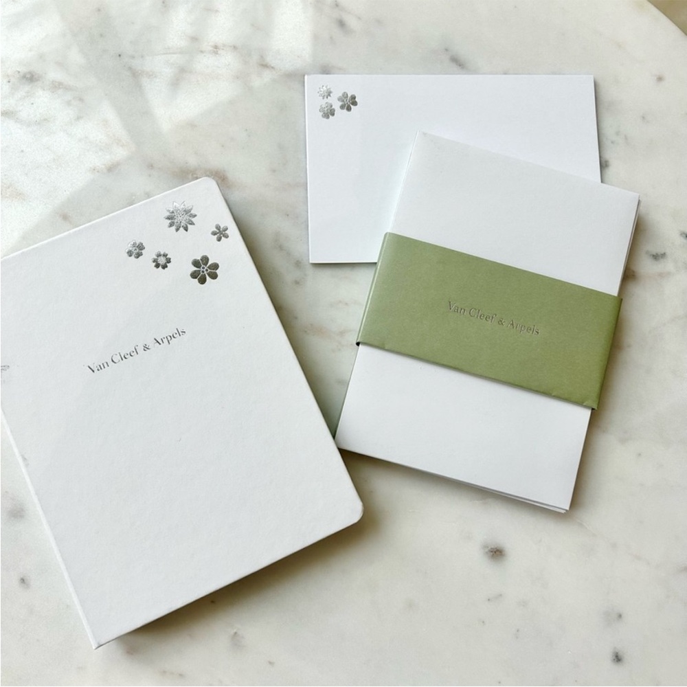 Van Cleef  & Arpels notes and envelopes✨